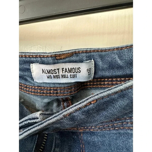 Almost Famous Women’s size 13 ripped jeans - Picture 4 of 6